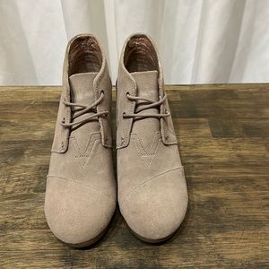 Toms Kala Tie Women's Desert Wedge Shoe Taupe/Suede Size 9.5